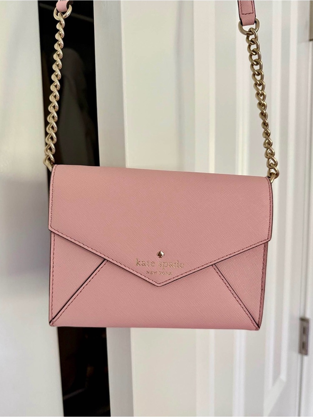 kate spade blush pink envelope crossbody with gold chain